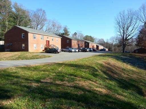 Primary Photo - 136 Hollyridge Ct