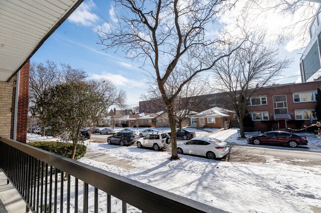 Foto del edificio - 2740 W Farragut Ave