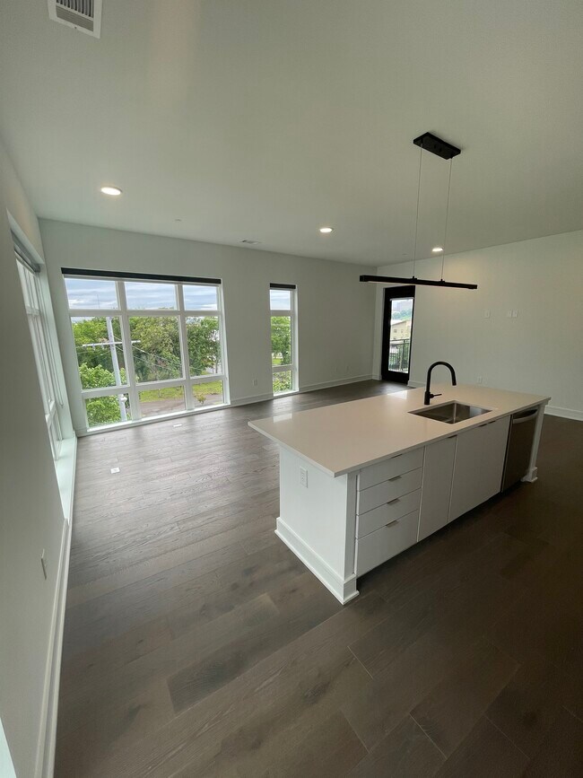 Kitchen / Living - 1125 10th Ave N