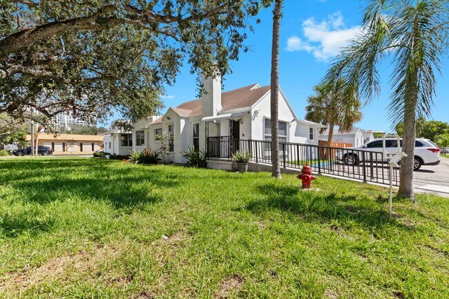 Foto del edificio - Charming 2-Bedroom Single-Family Home with...