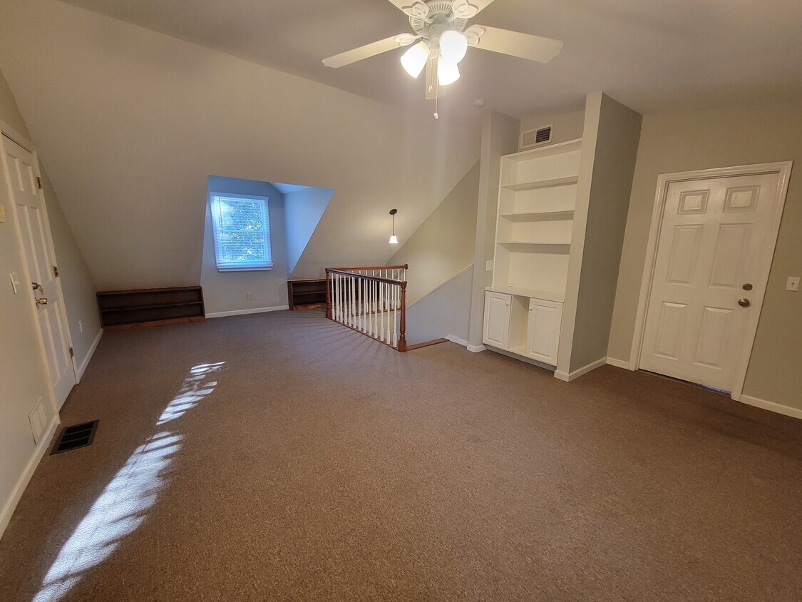 Primary Photo - 2592 Stoney Brook Ln NE