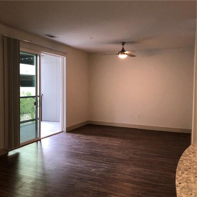 Foto del edificio - 260 E Davis St