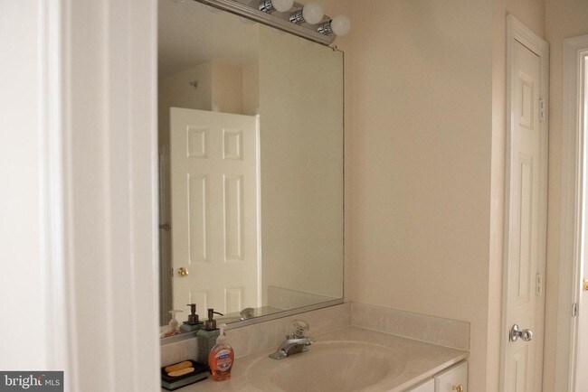 Building Photo - 3111 River Bend Ct
