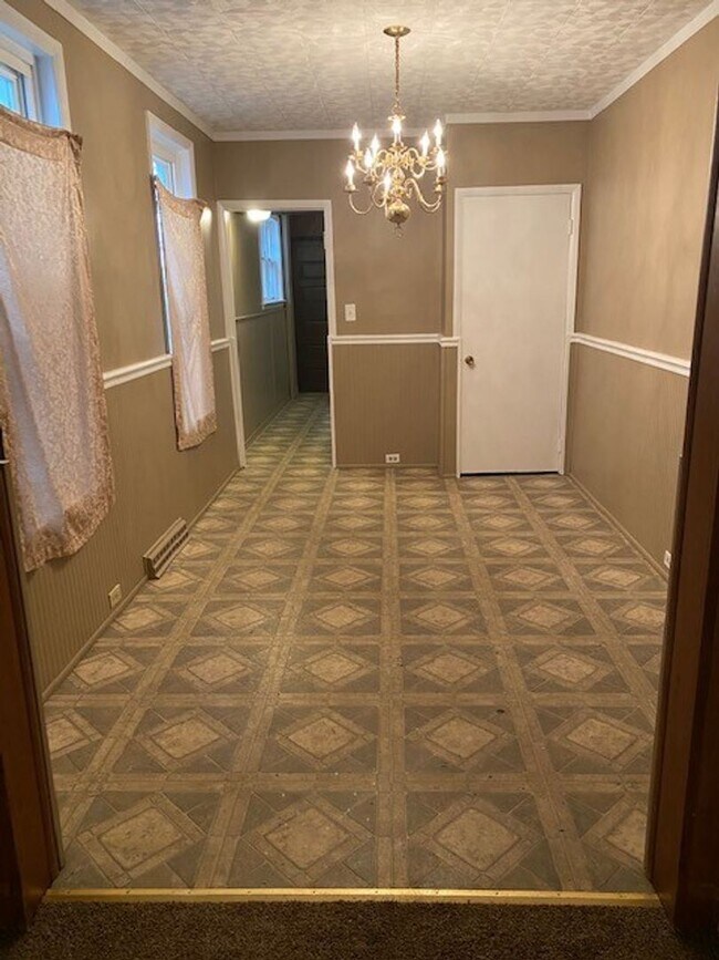 Building Photo - 4 br, 1 bath House - 708 N 13TH ST