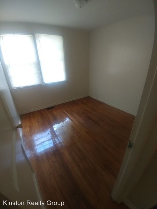 Building Photo - 3 br, 1 bath House - 2209 Ivy Road