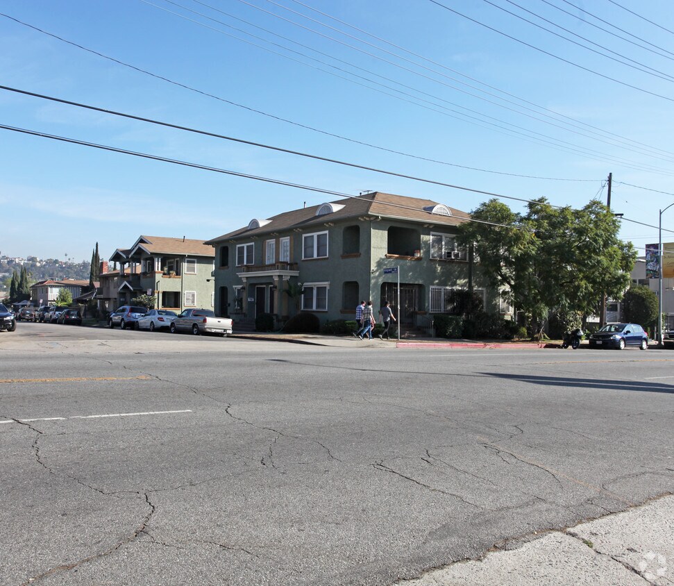 Primary Photo - 1730 Hillhurst Ave