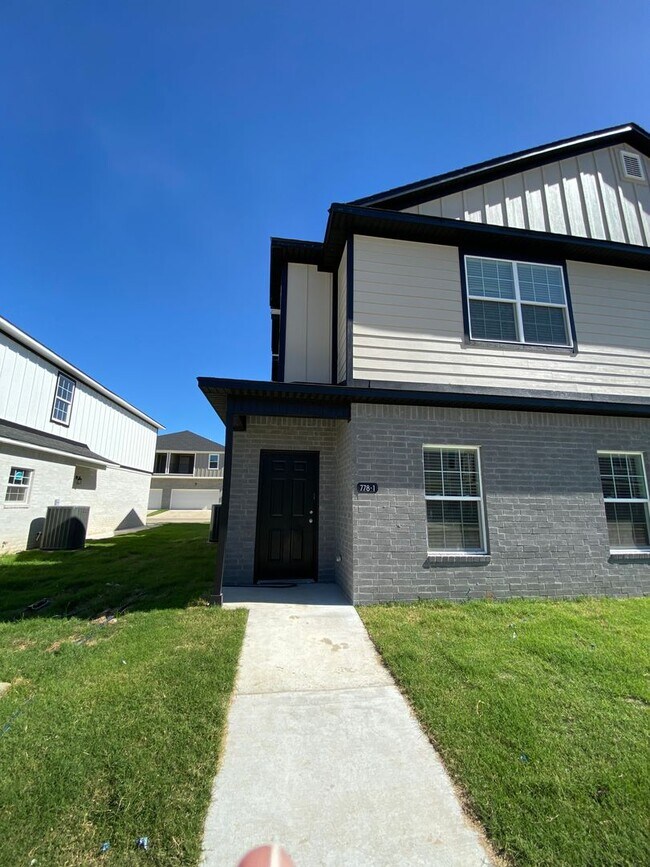 Building Photo - 778 S Amarillo Ave