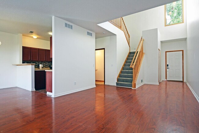 Foto del edificio - Beautiful 3-Bed 3-Bath Townhouse in Shakopee - Available Now!