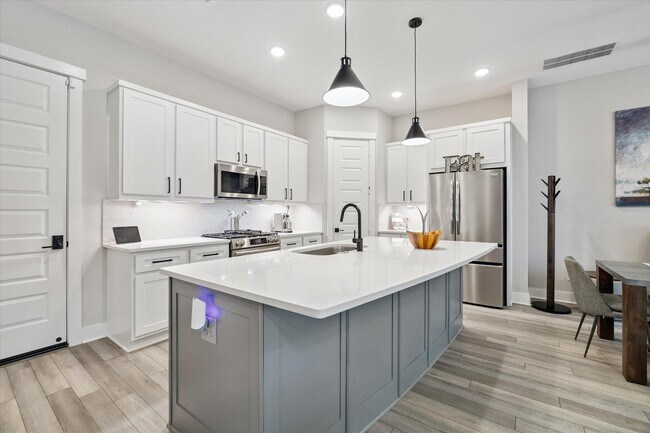 Foto del edificio - 10974 Hewitt Cliff Ln
