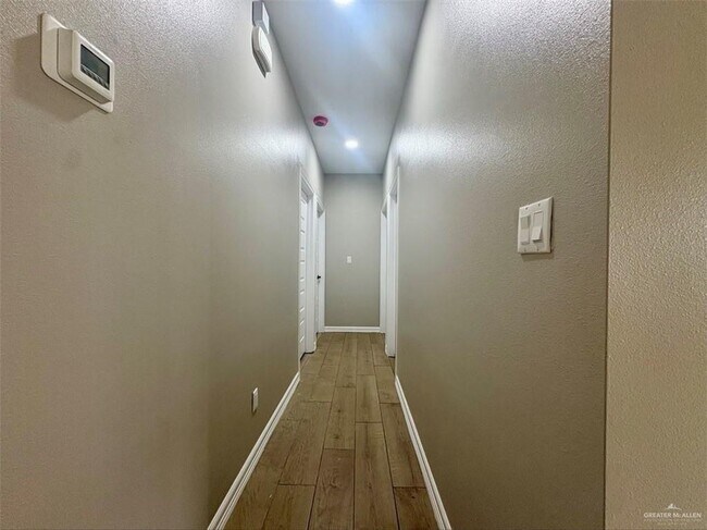 Building Photo - 11 E 13th St