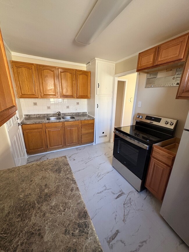 Building Photo - 2203 S Benbow Rd