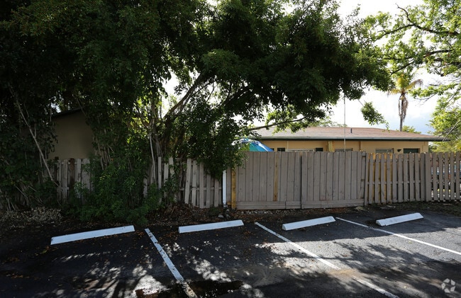 Building Photo - Cedarwood Court