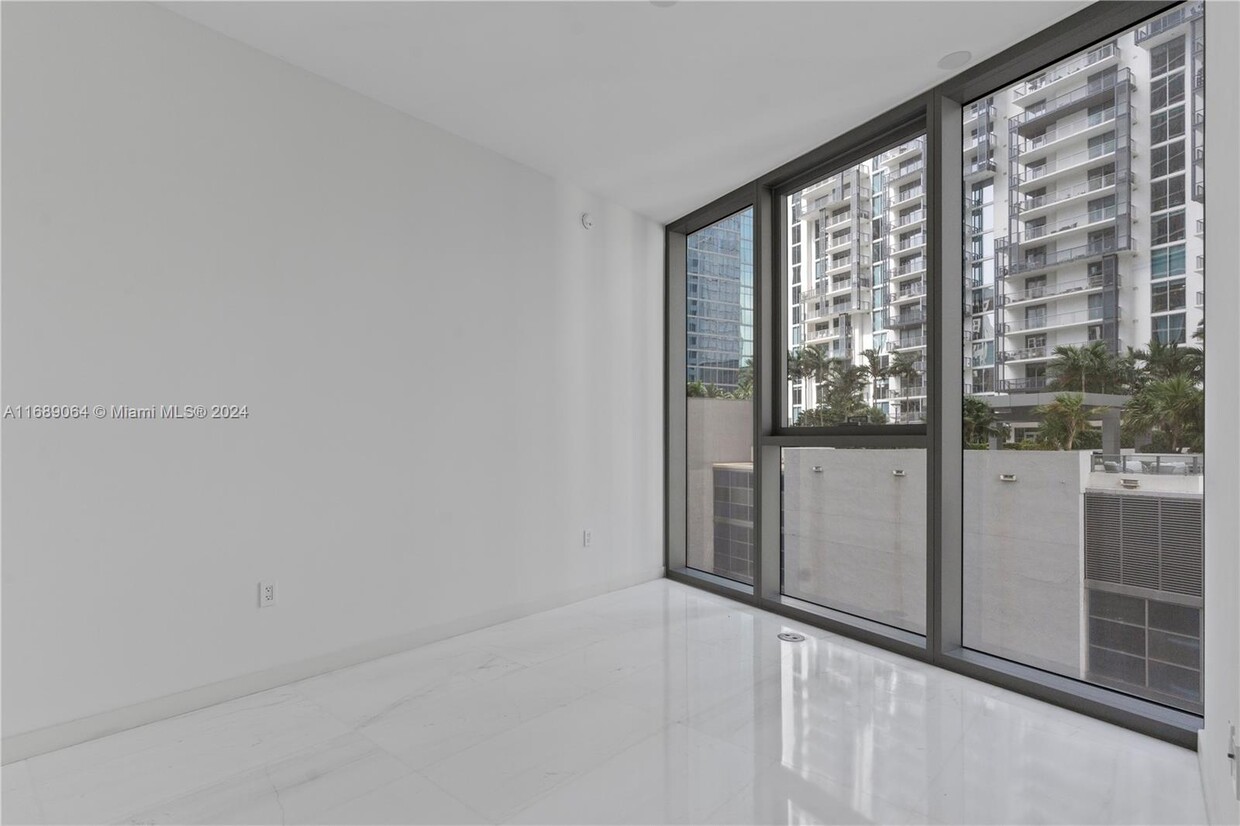 Primary Photo - 300 Biscayne Blvd Way