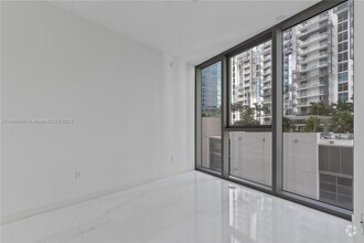 Building Photo - 300 Biscayne Blvd Way