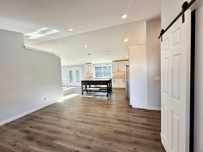 Building Photo - Bright Open 3 bedroom home available now!