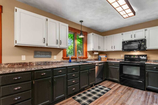 Foto del edificio - 2210 E Dixon Lake Rd