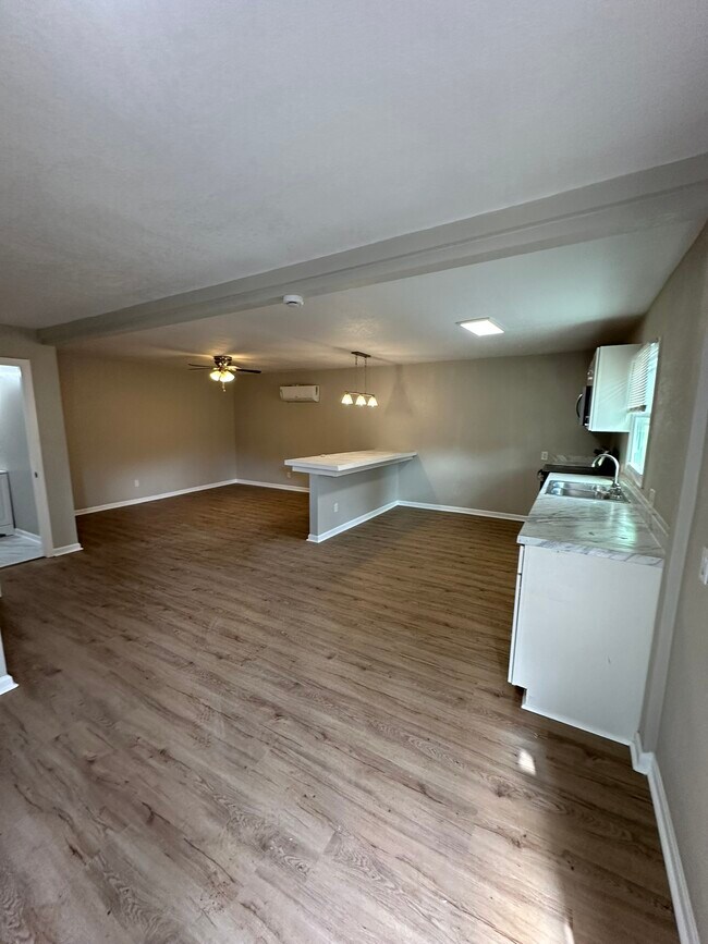 Building Photo - 643 Plantation Way