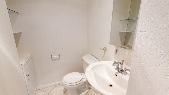 Building Photo - Gorgeous bay views | 1-bedroom condo