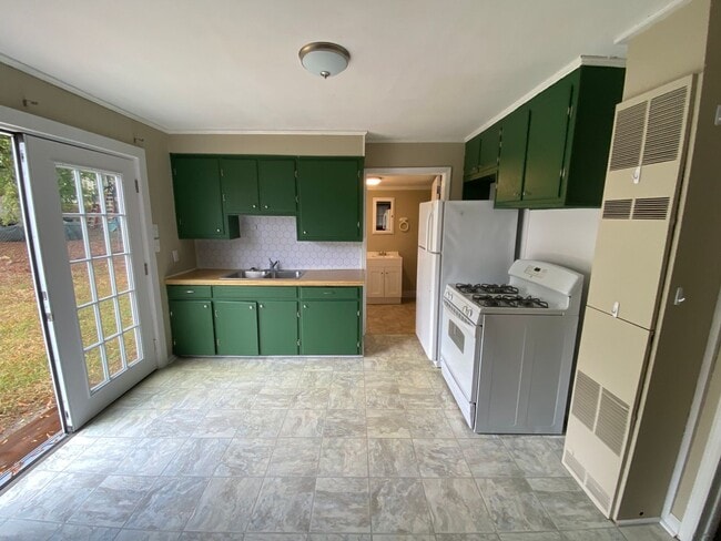 Building Photo - 2/1 in Gastonia, NC - $100 refundable key deposit required