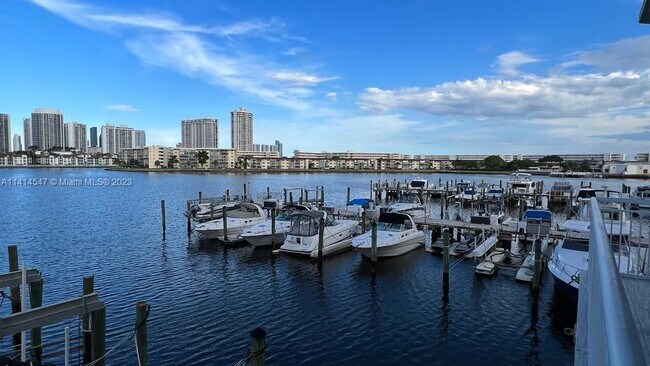 Foto del edificio - 18061 Biscayne Blvd