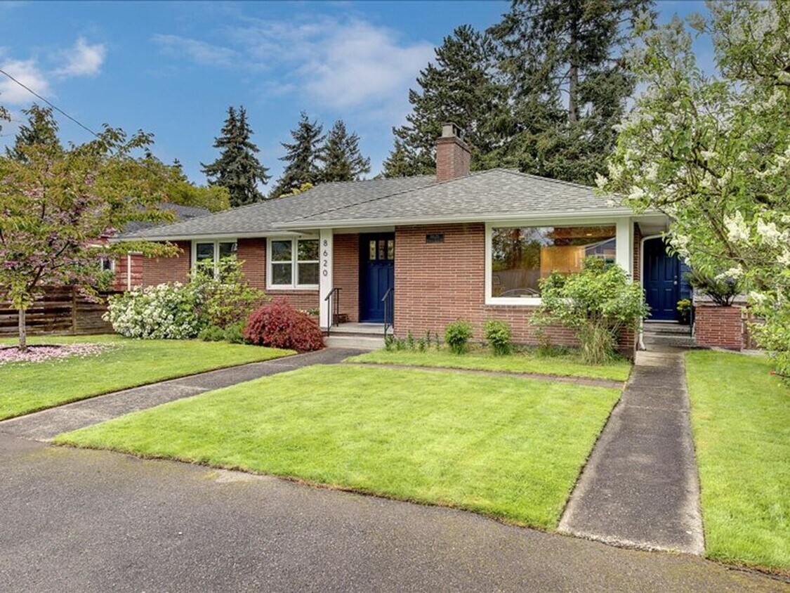 Primary Photo - North Green Lake Home