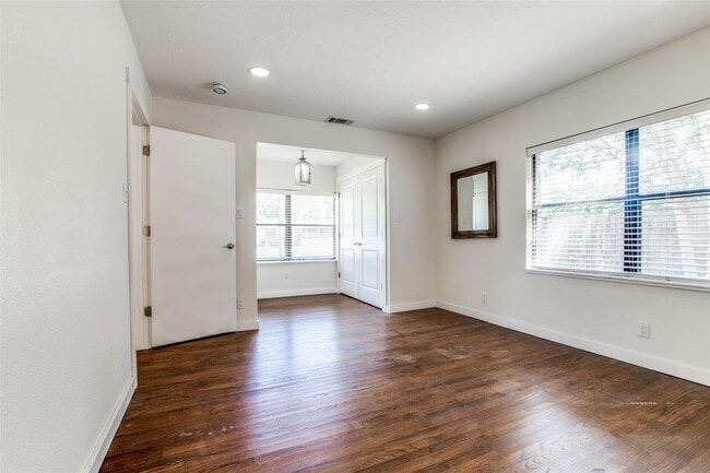 Foto del edificio - 235 Live Oak St