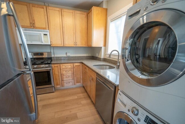 Building Photo - 3224 Martha Custis Dr