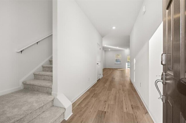 Foto del edificio - 954 Evergreen Rd
