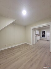 Building Photo - 260 Summit St