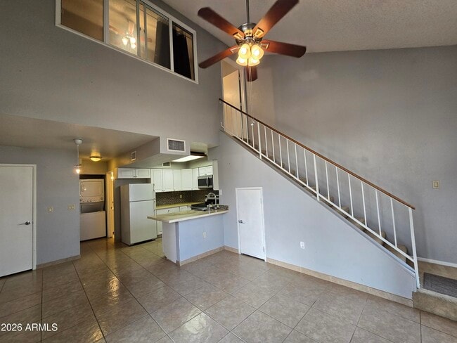 Building Photo - 602 N May