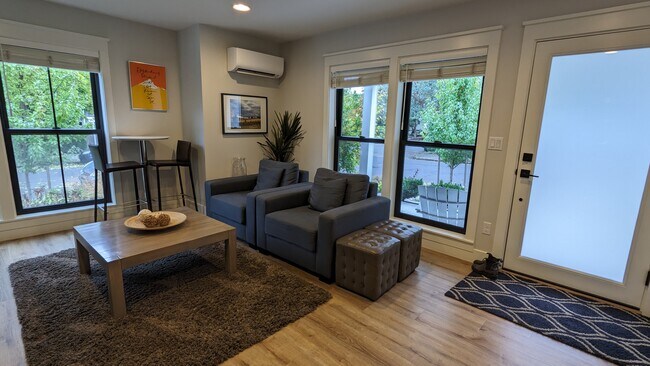 Sala de estar - 3675 SE 13th Ave