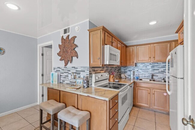 Building Photo - 8743 Thomas Dr