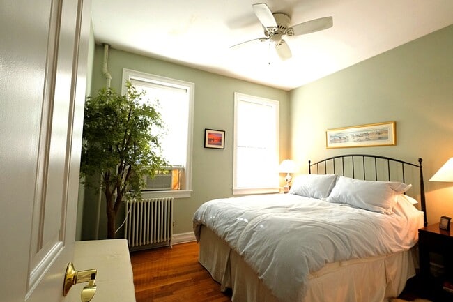Bedroom 1 - 60 Myrtle St