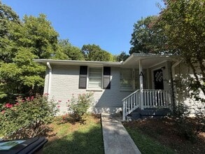 Building Photo - 928 Rodney Dr