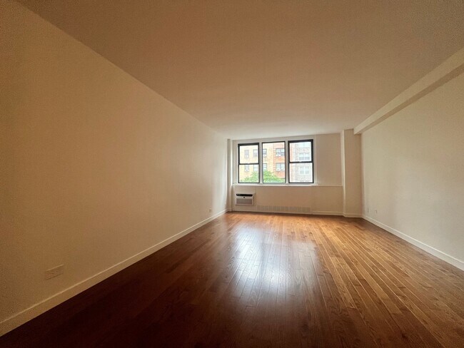 Building Photo - 435 E 79th St