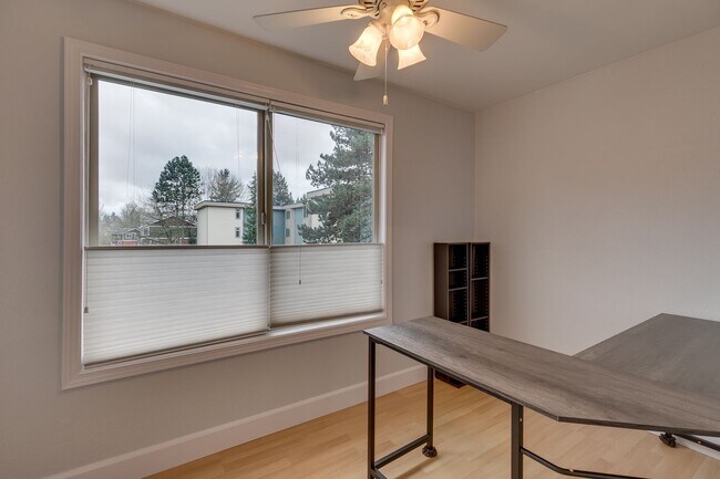 Building Photo - Wedgwood Area Condo For Rent!