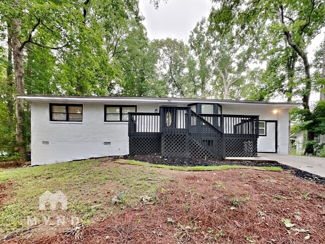 Building Photo - 467 Camelot Pkwy