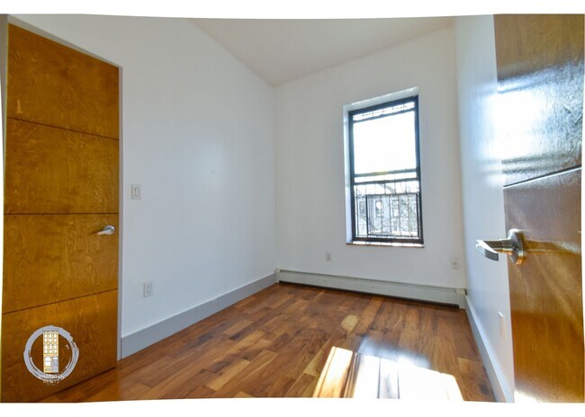 Building Photo - 382 Kosciuszko St
