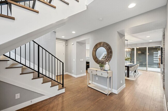 Foto del edificio - LUX 5BD, 4BA Sloan's Lake Home with Dry Sa...