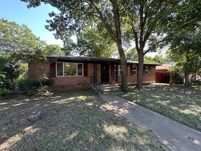 Building Photo - 700 Bradford St