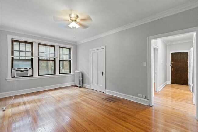 Building Photo - 1 bedroom in Chicago IL 60618