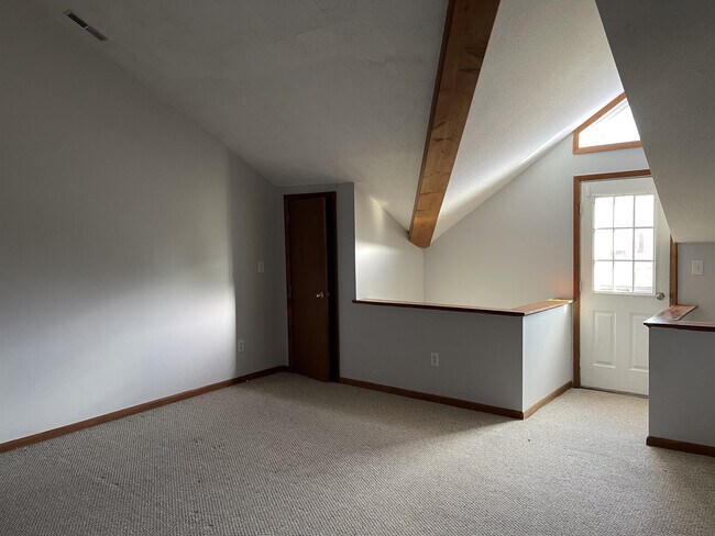 Building Photo - 3370 Madison Ave