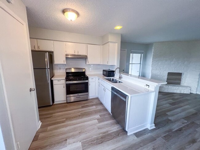 Foto del edificio - 9901 Roxanna Dr