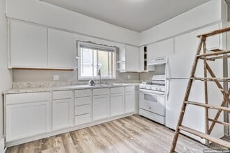 Building Photo - 328 Parkway Ave