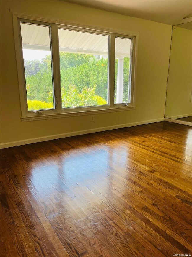 Building Photo - 40 Willets Dr