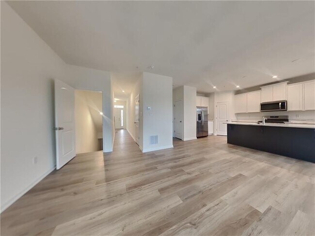 Building Photo - 137 Sweetwater Dr