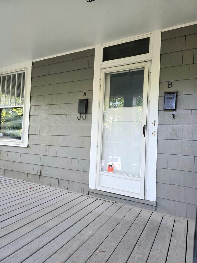 Front porch - 220 E Oakland Ave
