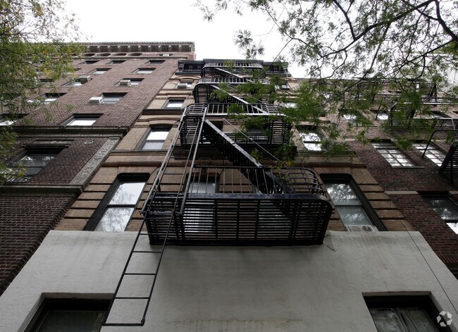 Building Photo - 121 E 82nd St