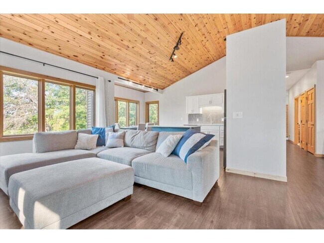 Foto del edificio - 11423 Fawn Lake Rd