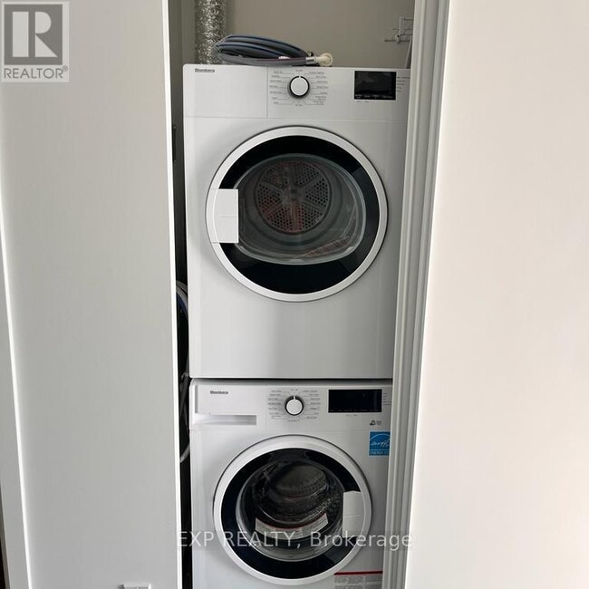 Photo du bâtiment - 1000 Portage Pkwy